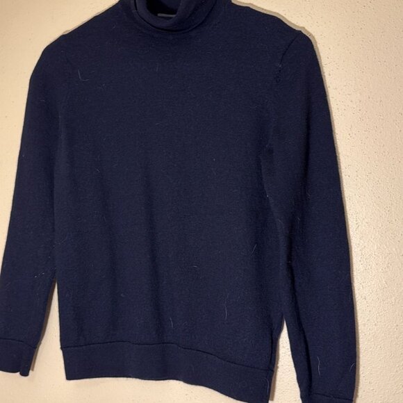 Black Sweater - Picture 4 of 4